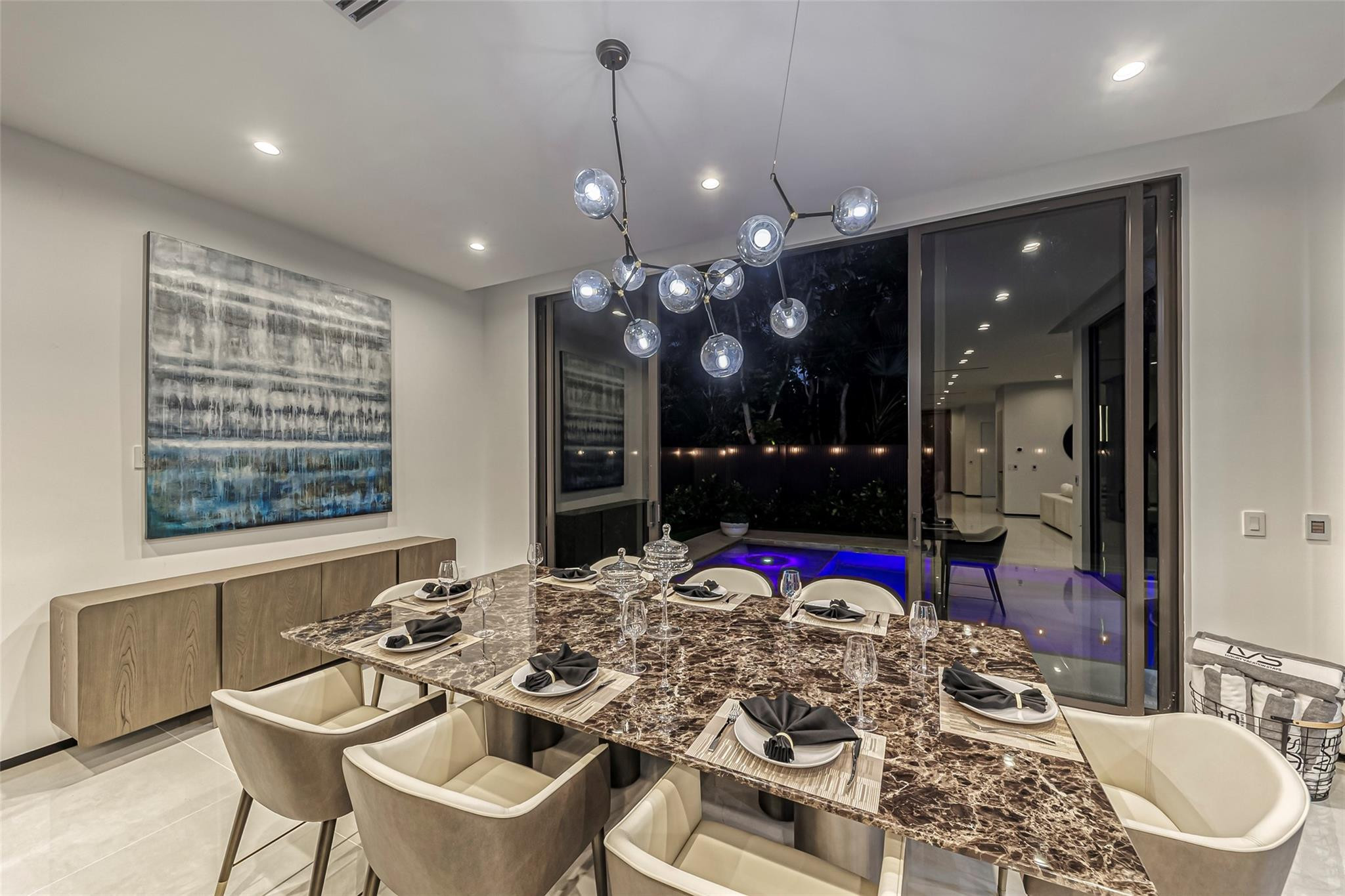 727 NE 17th Way