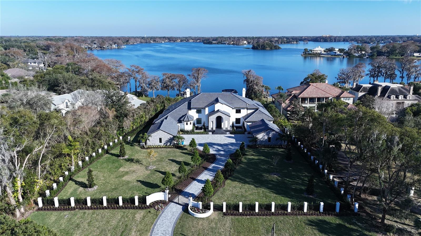 570 MANOR RD