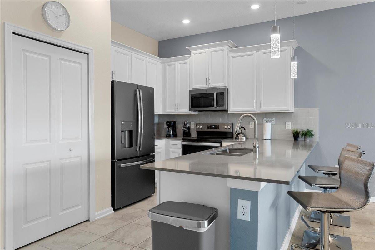 897 OCEAN COURSE AVE #102