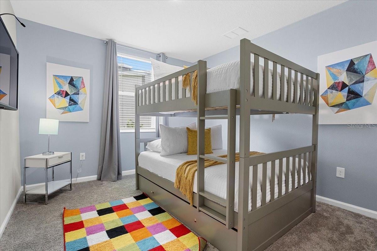 897 OCEAN COURSE AVE #102