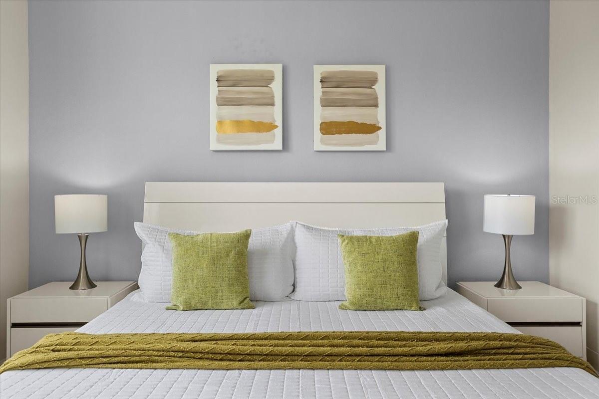 897 OCEAN COURSE AVE #102