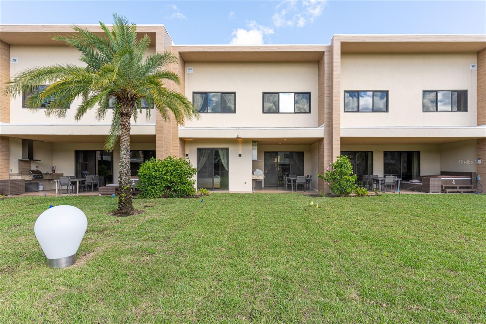 7462 BLEECKER LN