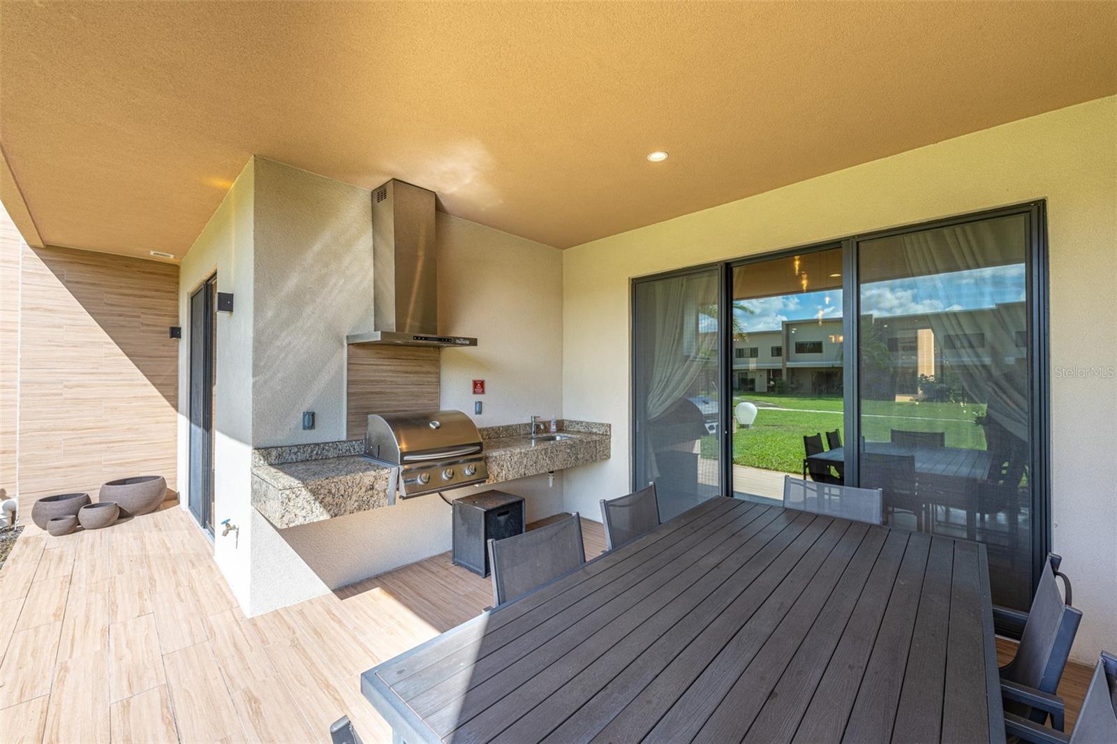 7462 BLEECKER LN