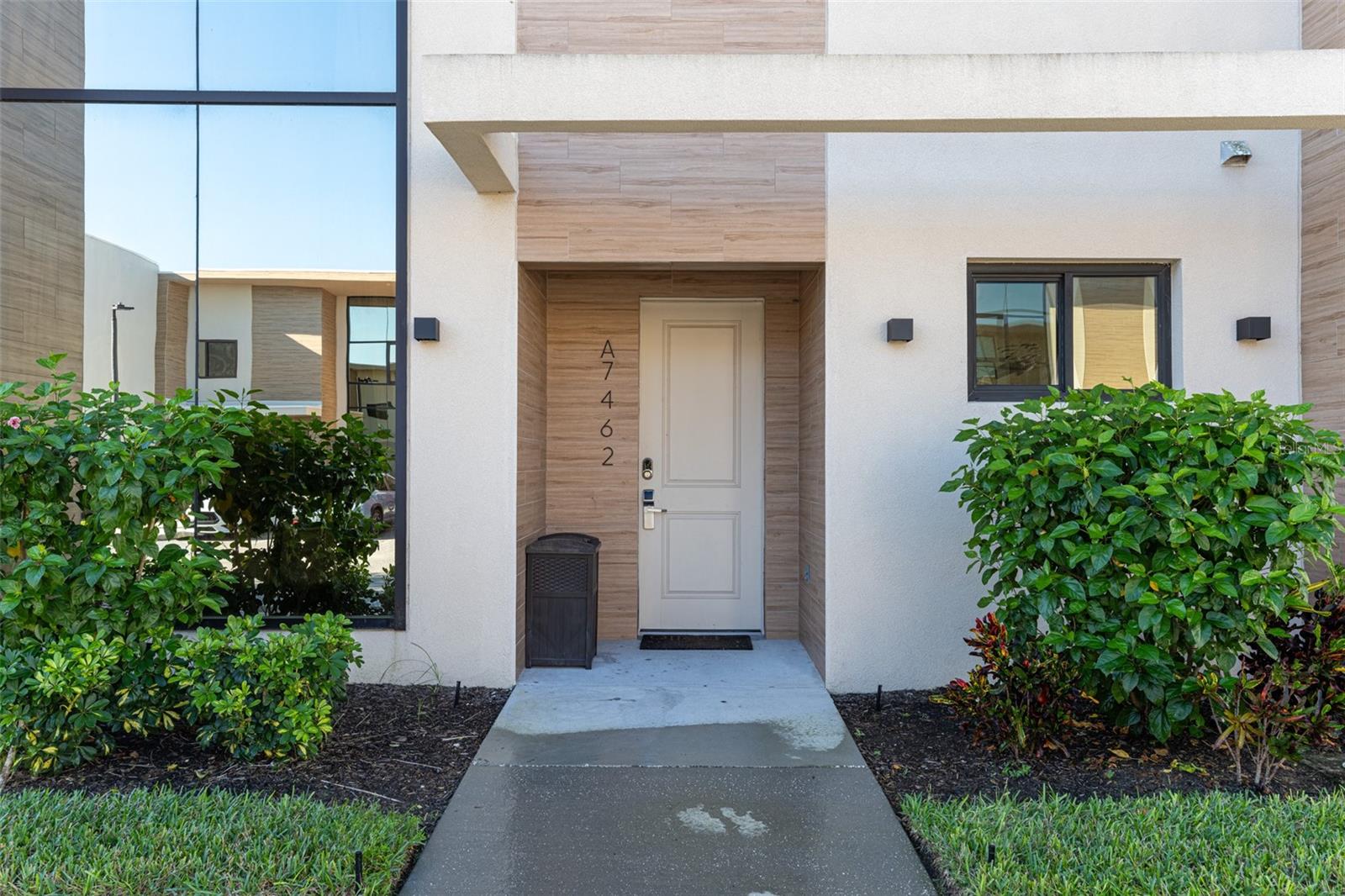 7462 BLEECKER LN