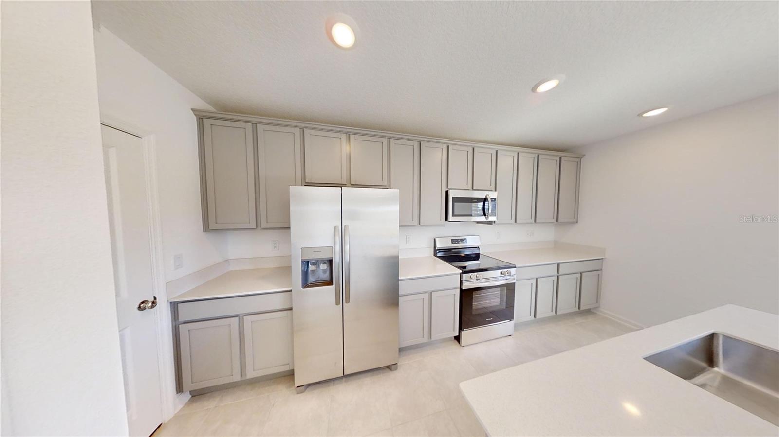 2208 GREEN VALLEY ST