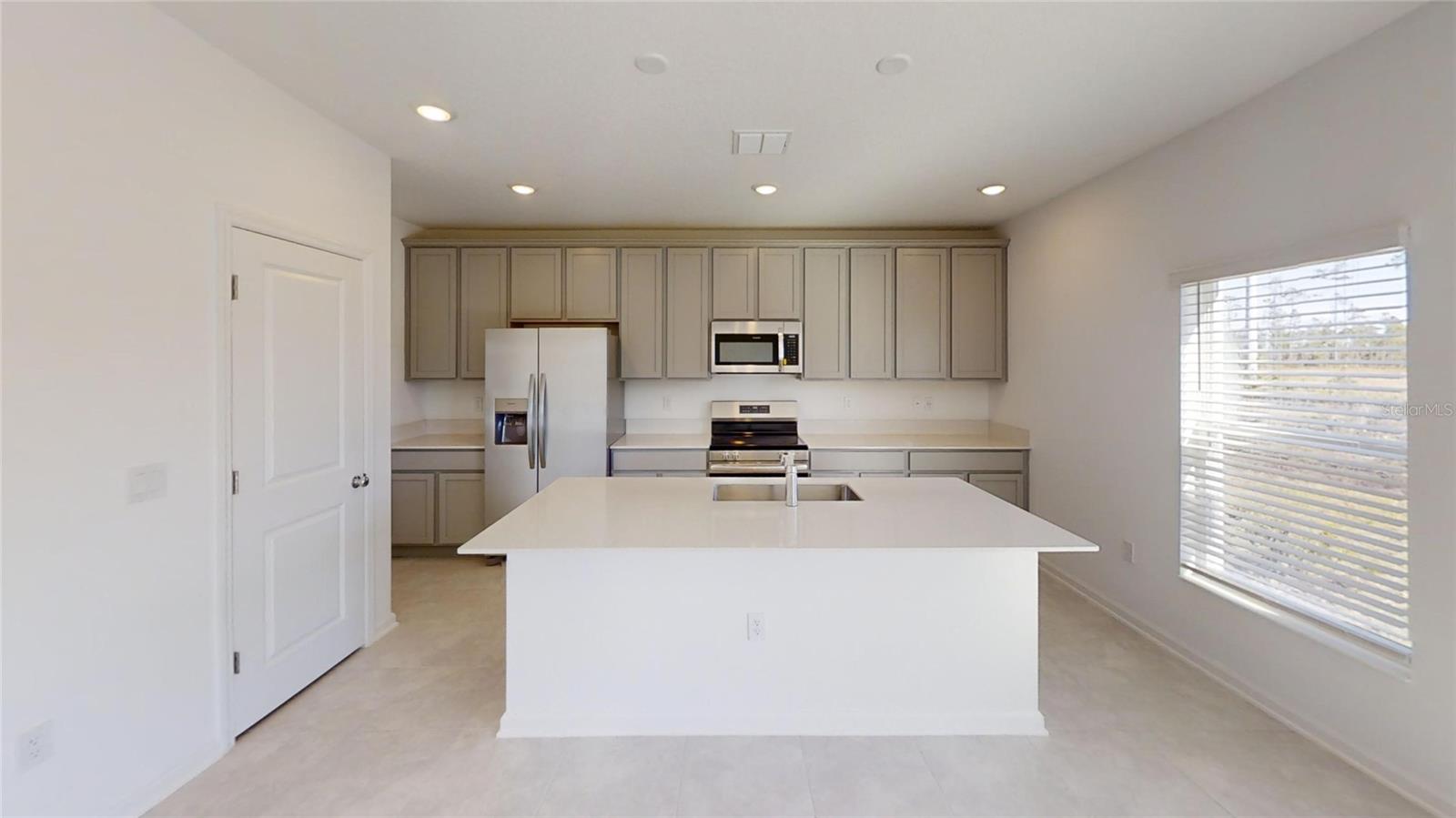 2208 GREEN VALLEY ST