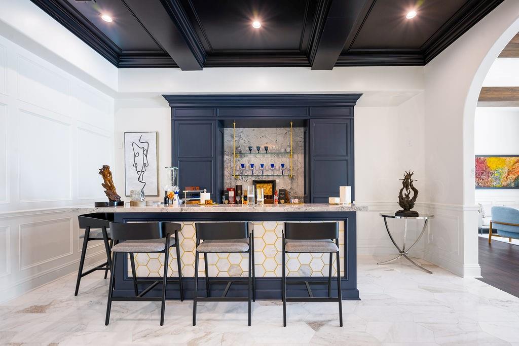 570 MANOR RD