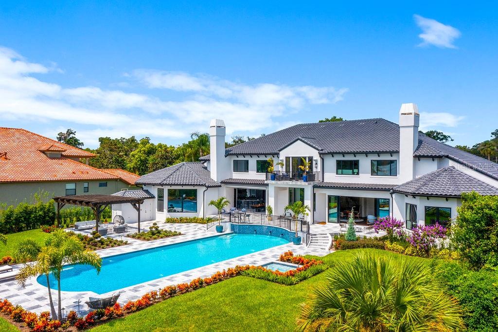 570 MANOR RD
