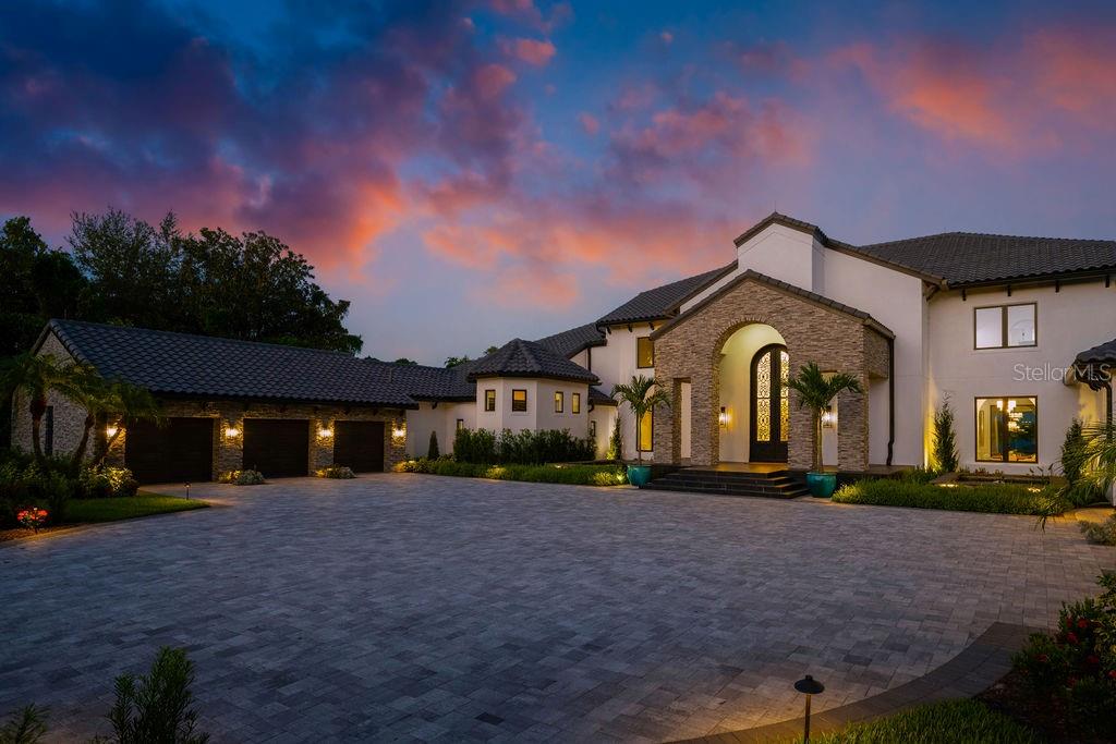 570 MANOR RD