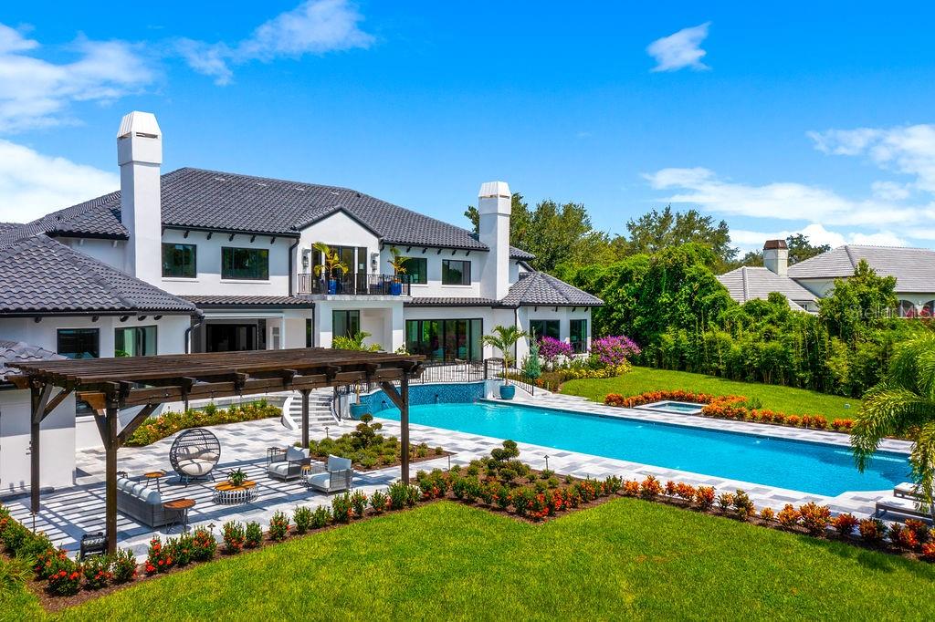 570 MANOR RD