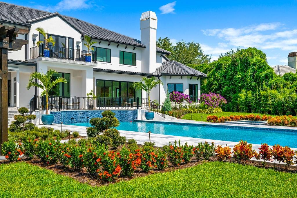570 MANOR RD