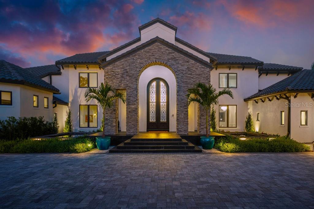 570 MANOR RD