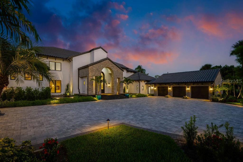 570 MANOR RD