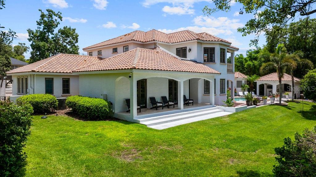 2211 AZALEA PL