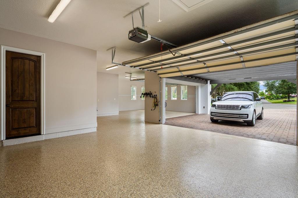 2211 AZALEA PL
