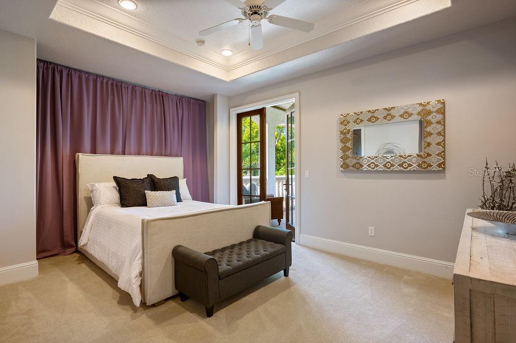 2211 AZALEA PL