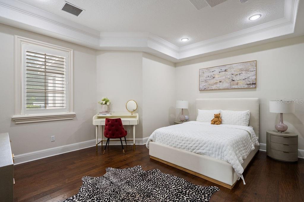 2211 AZALEA PL