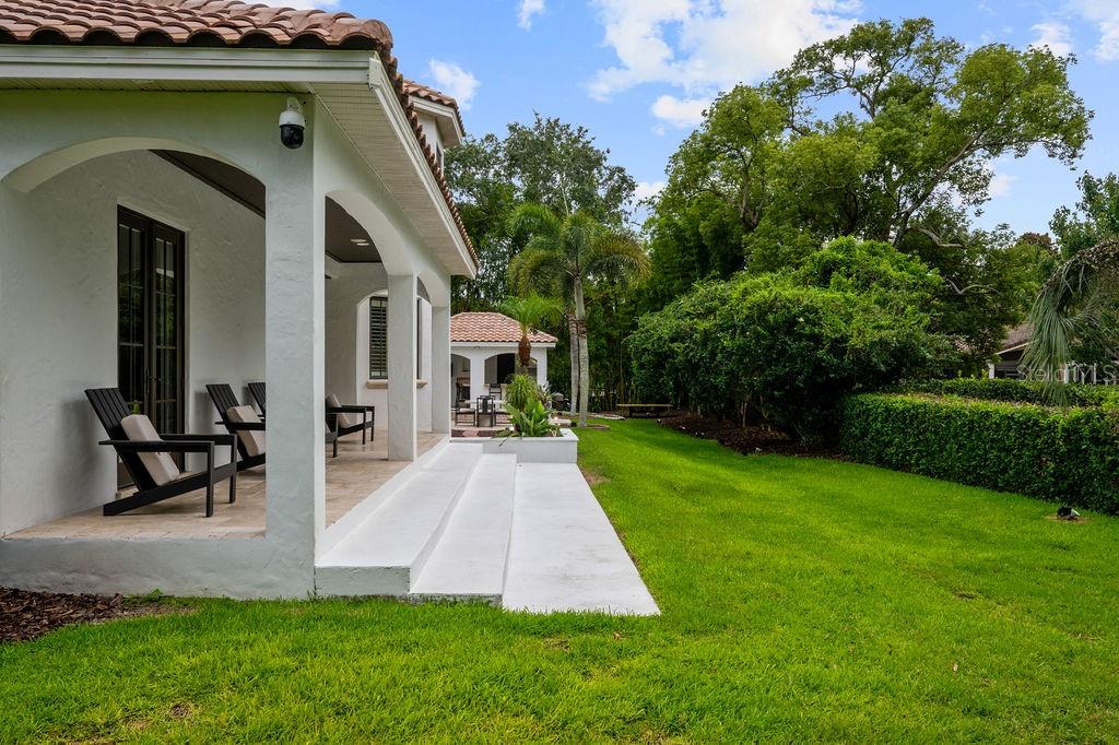 2211 AZALEA PL