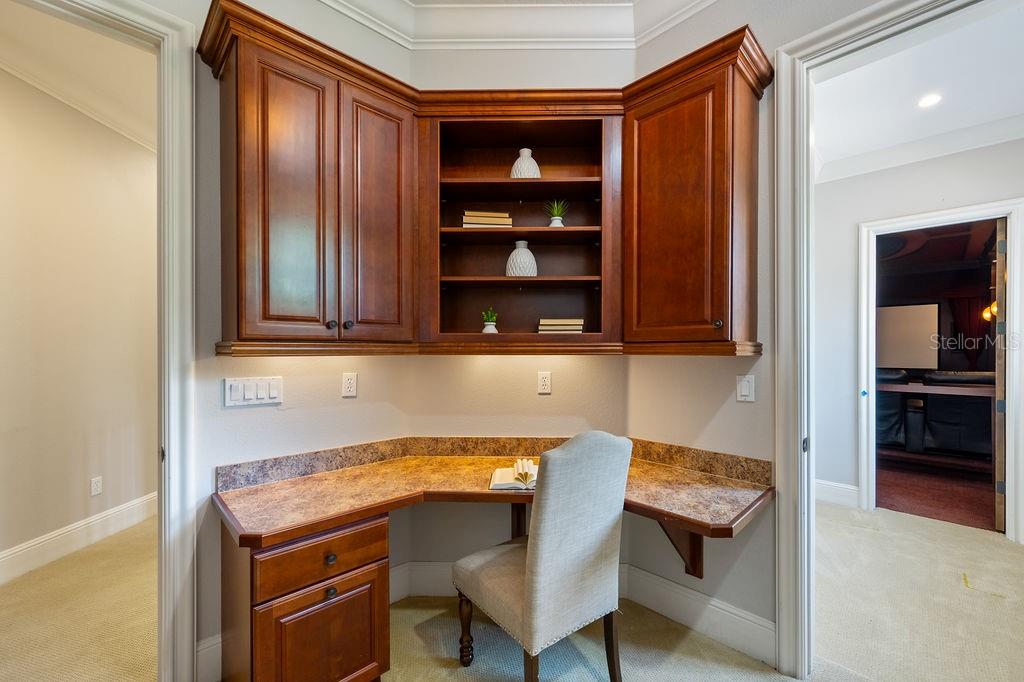 2211 AZALEA PL