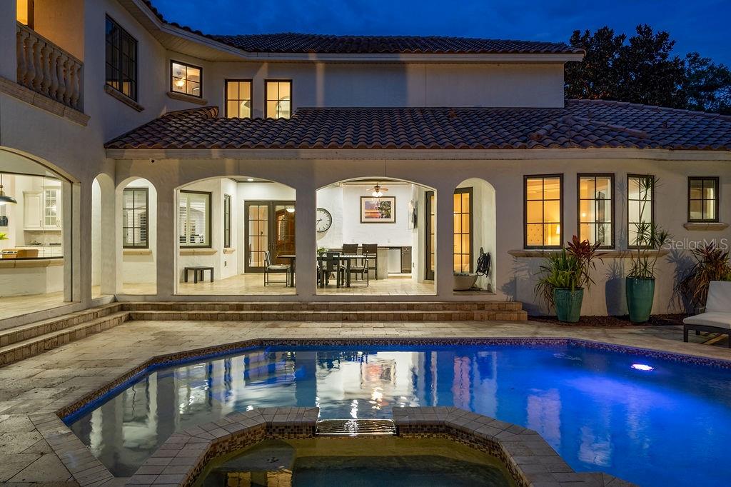 2211 AZALEA PL