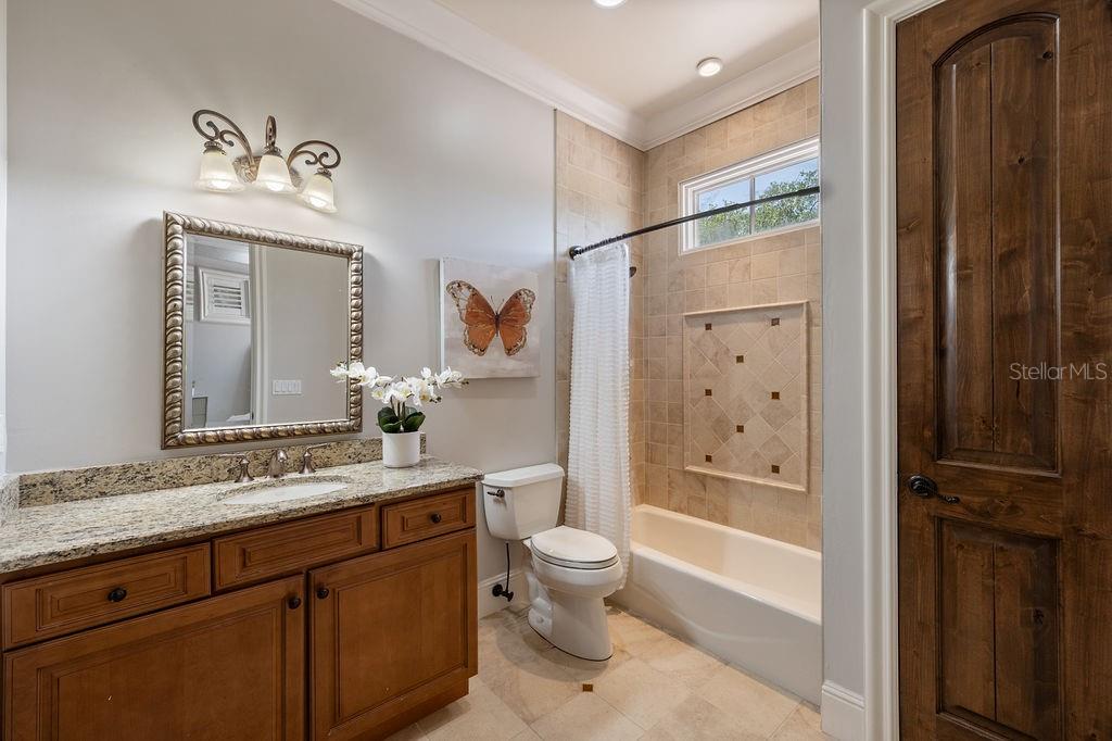 2211 AZALEA PL