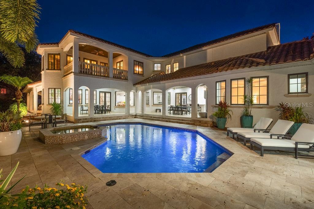 2211 AZALEA PL