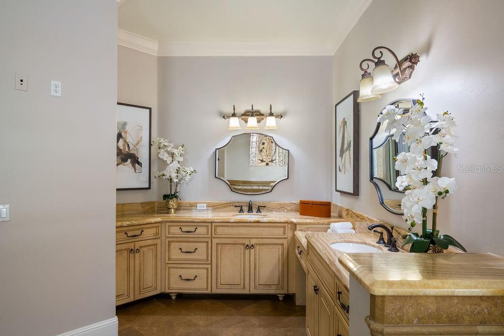2211 AZALEA PL