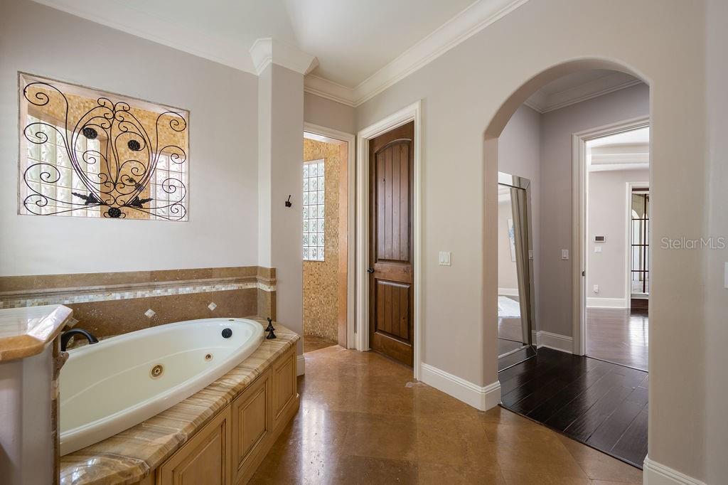 2211 AZALEA PL