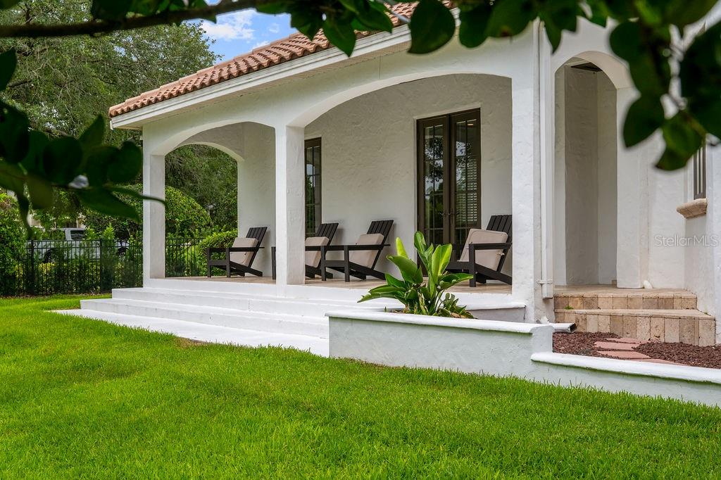2211 AZALEA PL