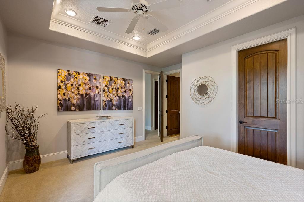 2211 AZALEA PL