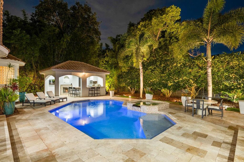 2211 AZALEA PL