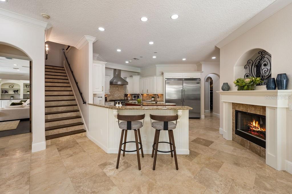 2211 AZALEA PL