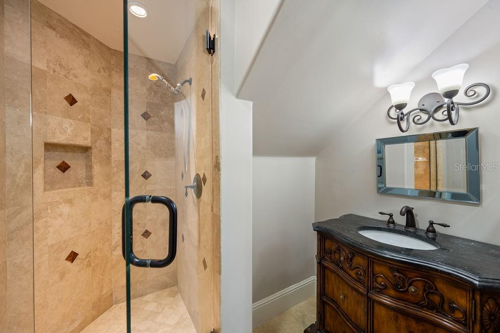 2211 AZALEA PL