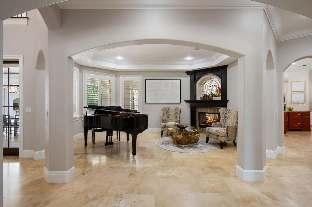 2211 AZALEA PL