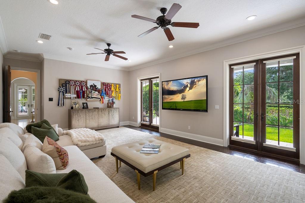 2211 AZALEA PL