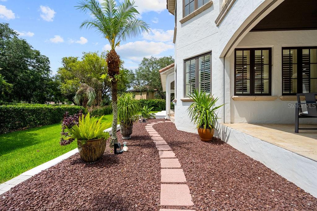 2211 AZALEA PL