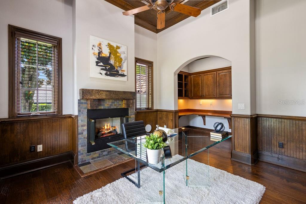 2211 AZALEA PL