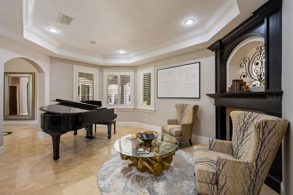 2211 AZALEA PL