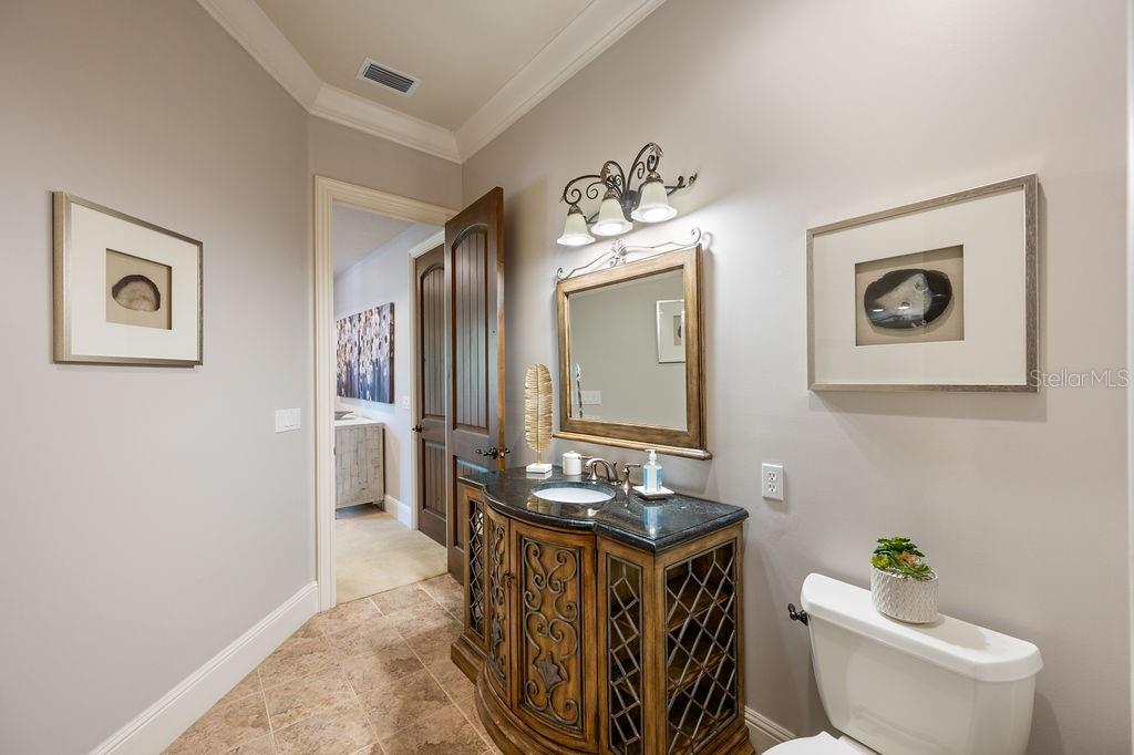 2211 AZALEA PL