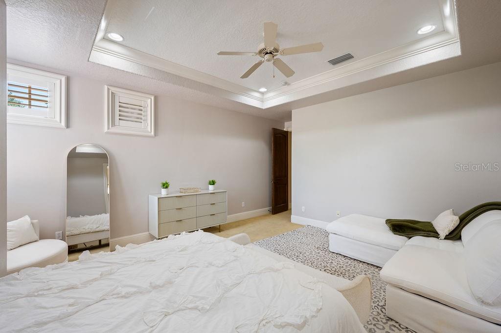 2211 AZALEA PL