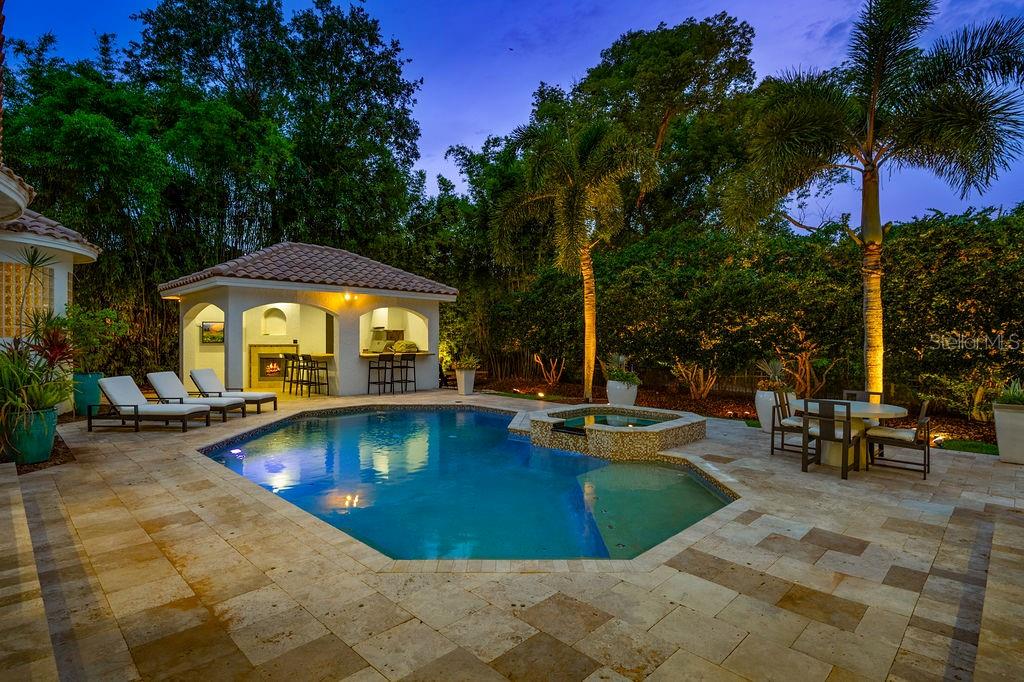 2211 AZALEA PL