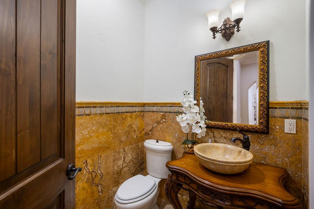 2211 AZALEA PL