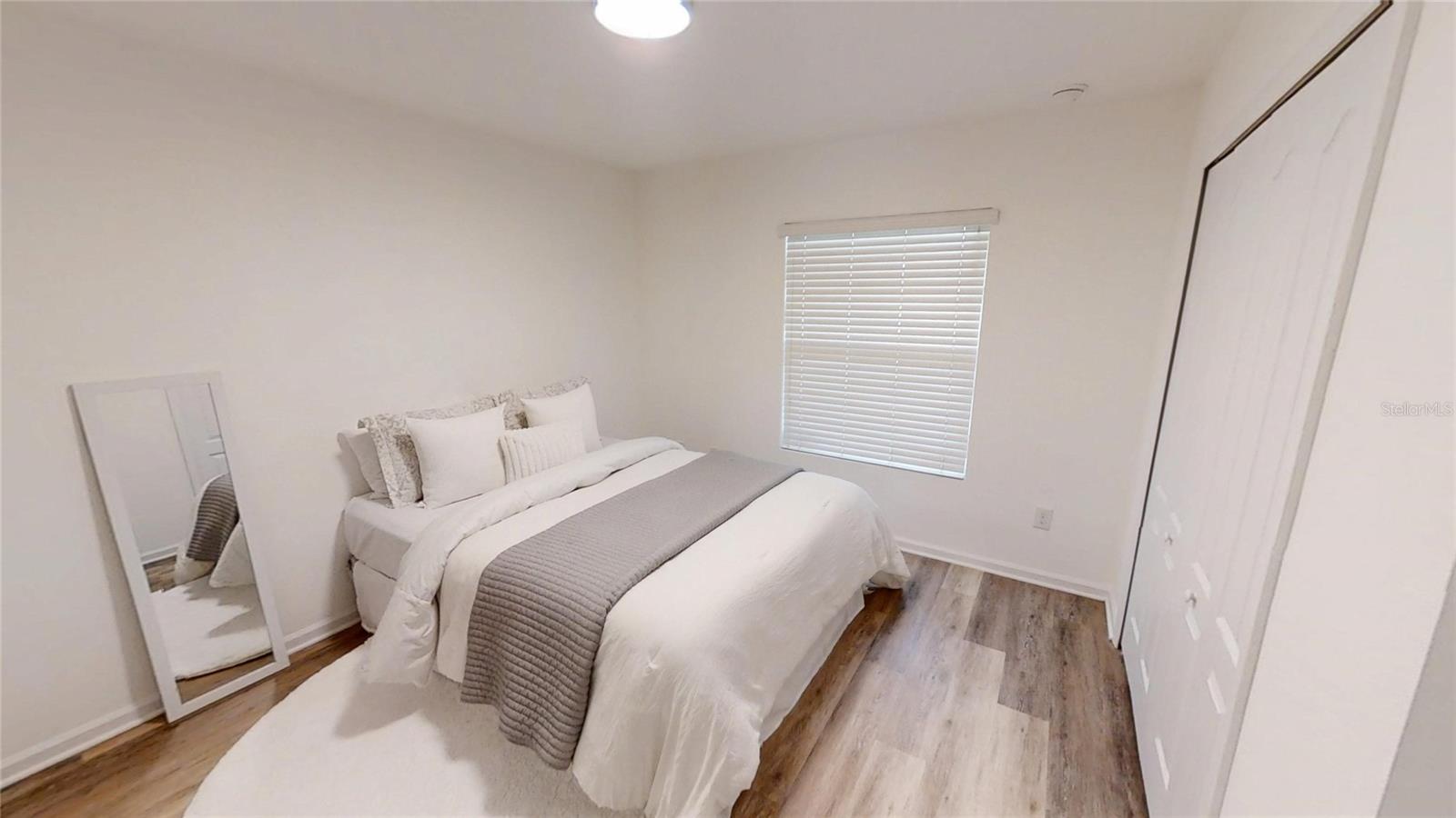 5343 ROYAL PLANTATION BLVD