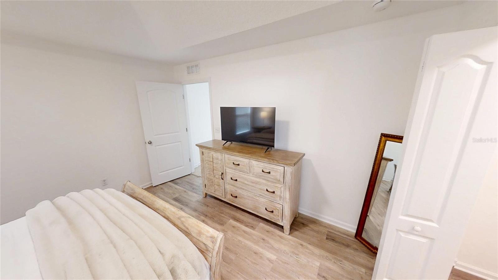 5343 ROYAL PLANTATION BLVD