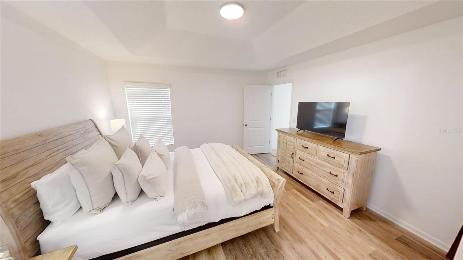 5343 ROYAL PLANTATION BLVD