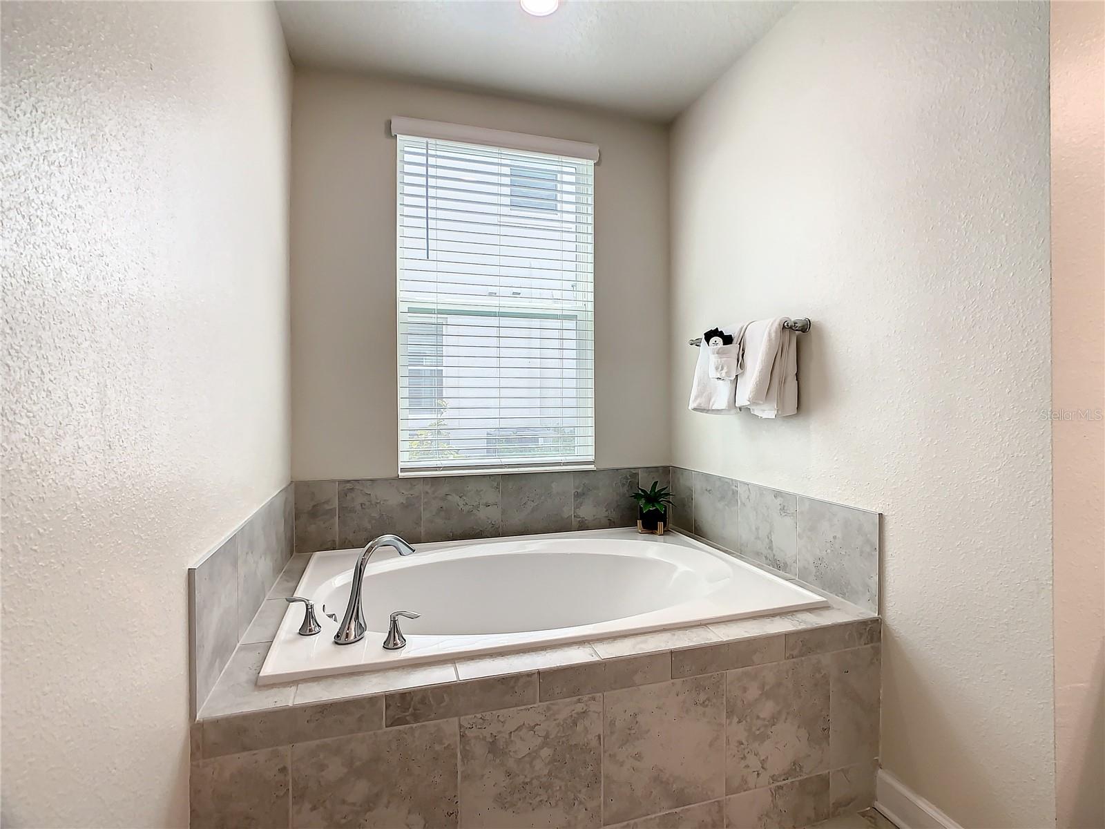 507 OCEAN COURSE AVE #507