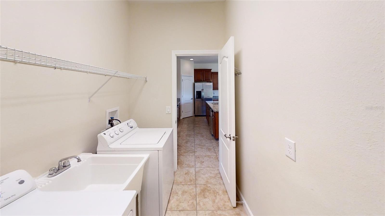 15725 SIGNATURE DR