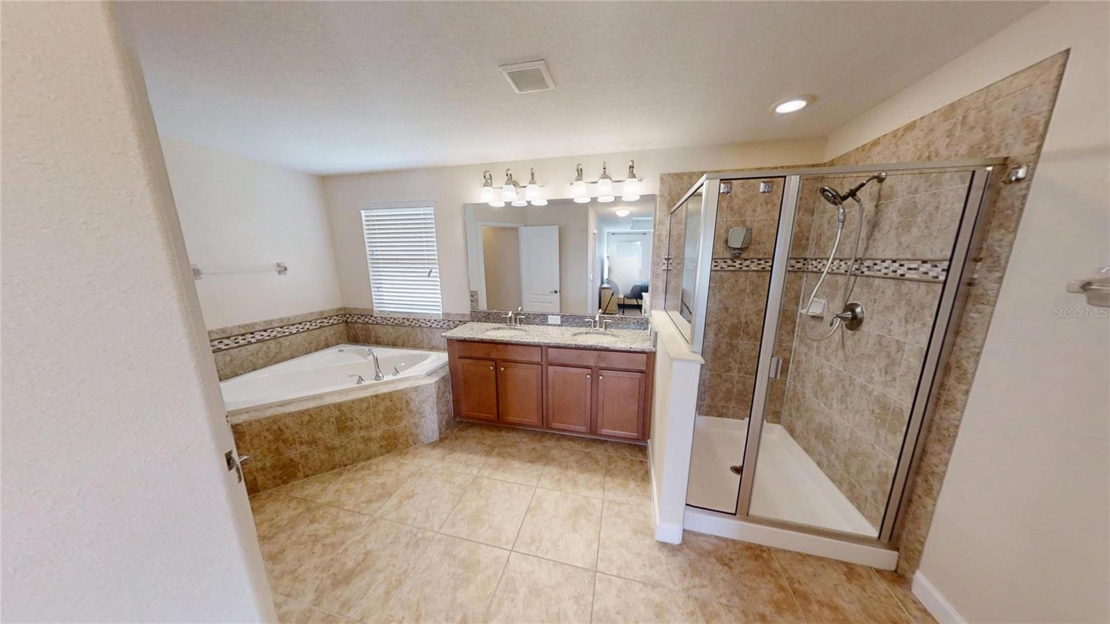 15725 SIGNATURE DR