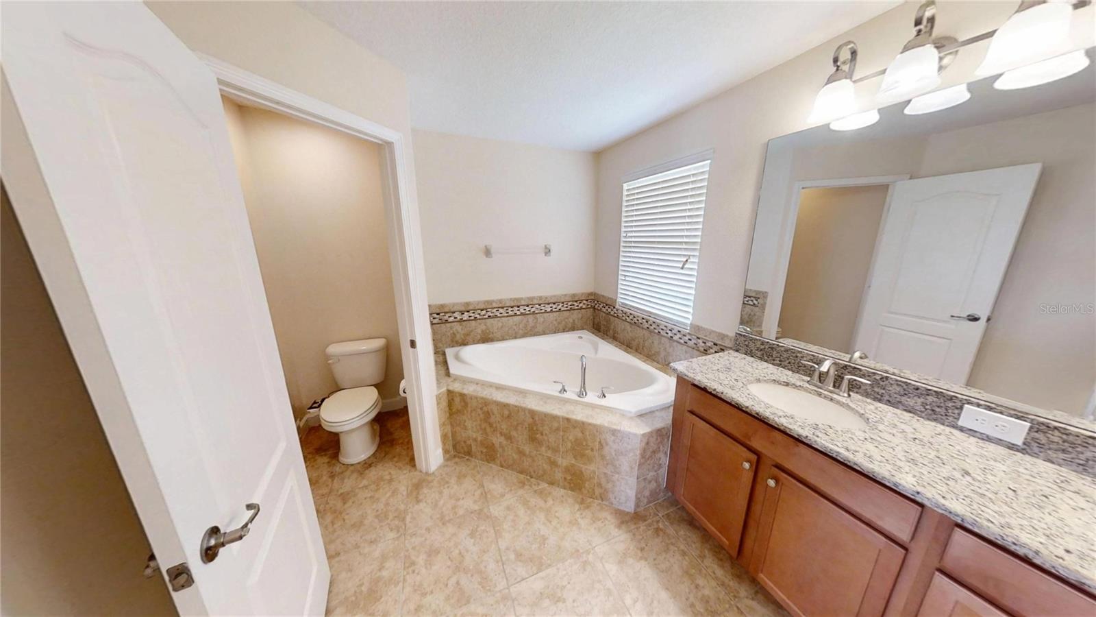 15725 SIGNATURE DR