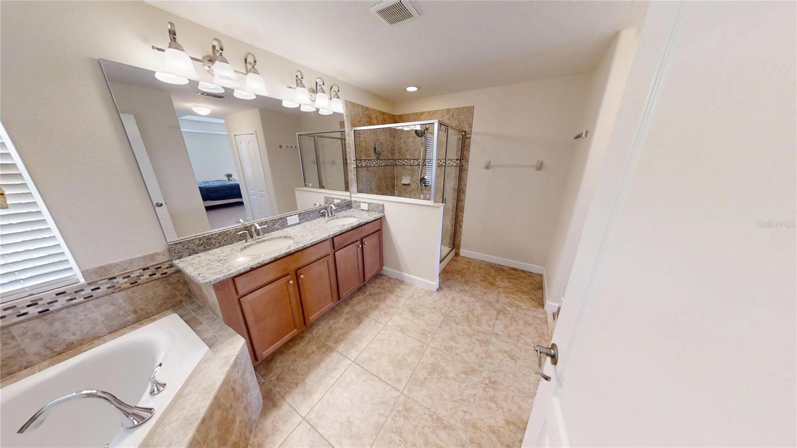 15725 SIGNATURE DR